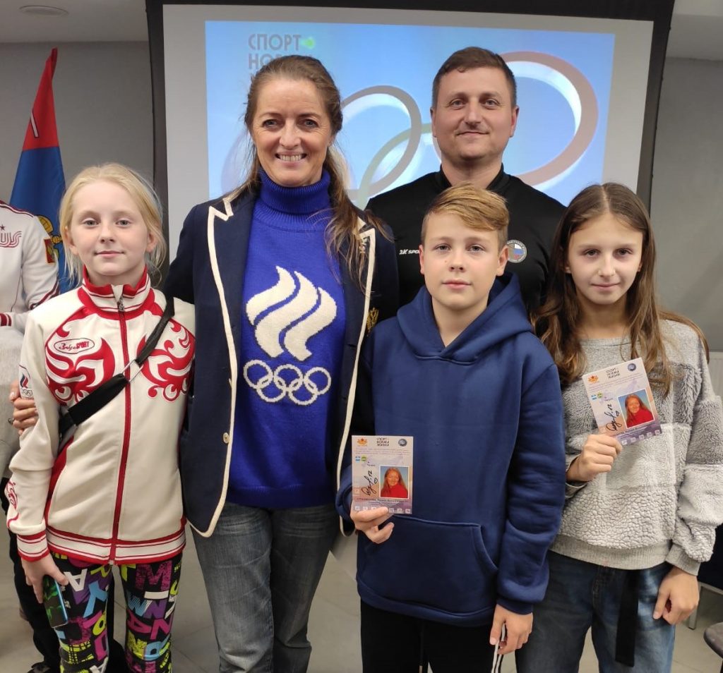 В Калуге состоялись мероприятия Всероссийской благотворительной программы "Олимпийские легенды - детям и молодежи России!", в которых приняли участие заслуженные мастера спорта старшего поколения.